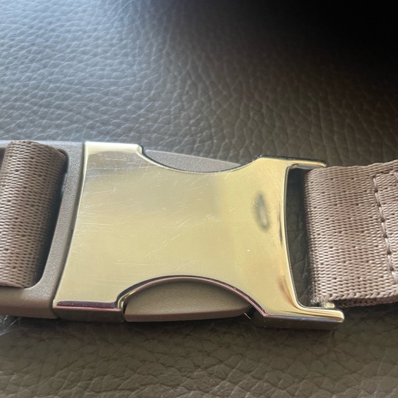 Athleta Excursion Crossbody Belt Bag - LIMITED EDITION - Picture 6 of 7